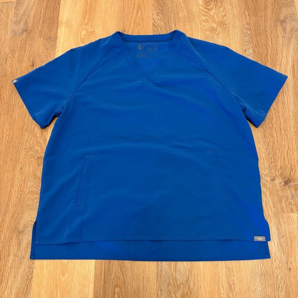 Figs Women’s Blue Batara Kangaroo Pocket Scrub Top Size Large